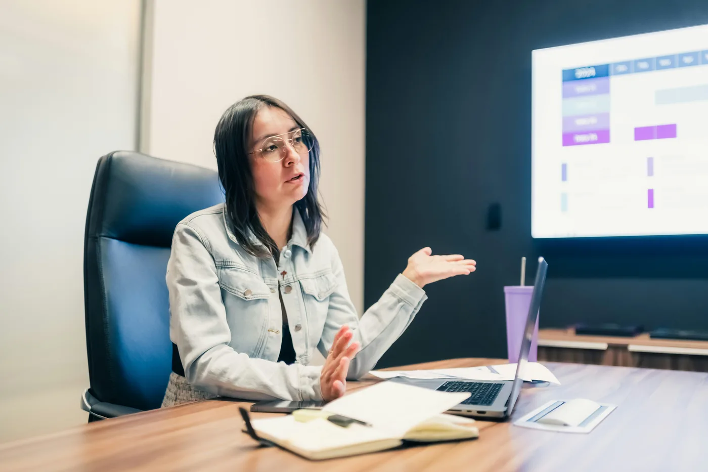Practice lead presenting the limits of a DIY marketing effort