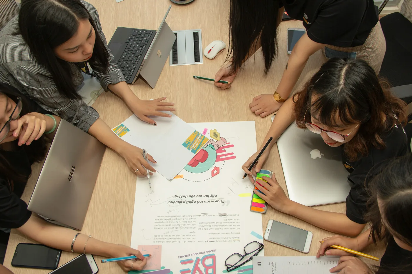 Visual content creation for social media brand advocacy campaigns