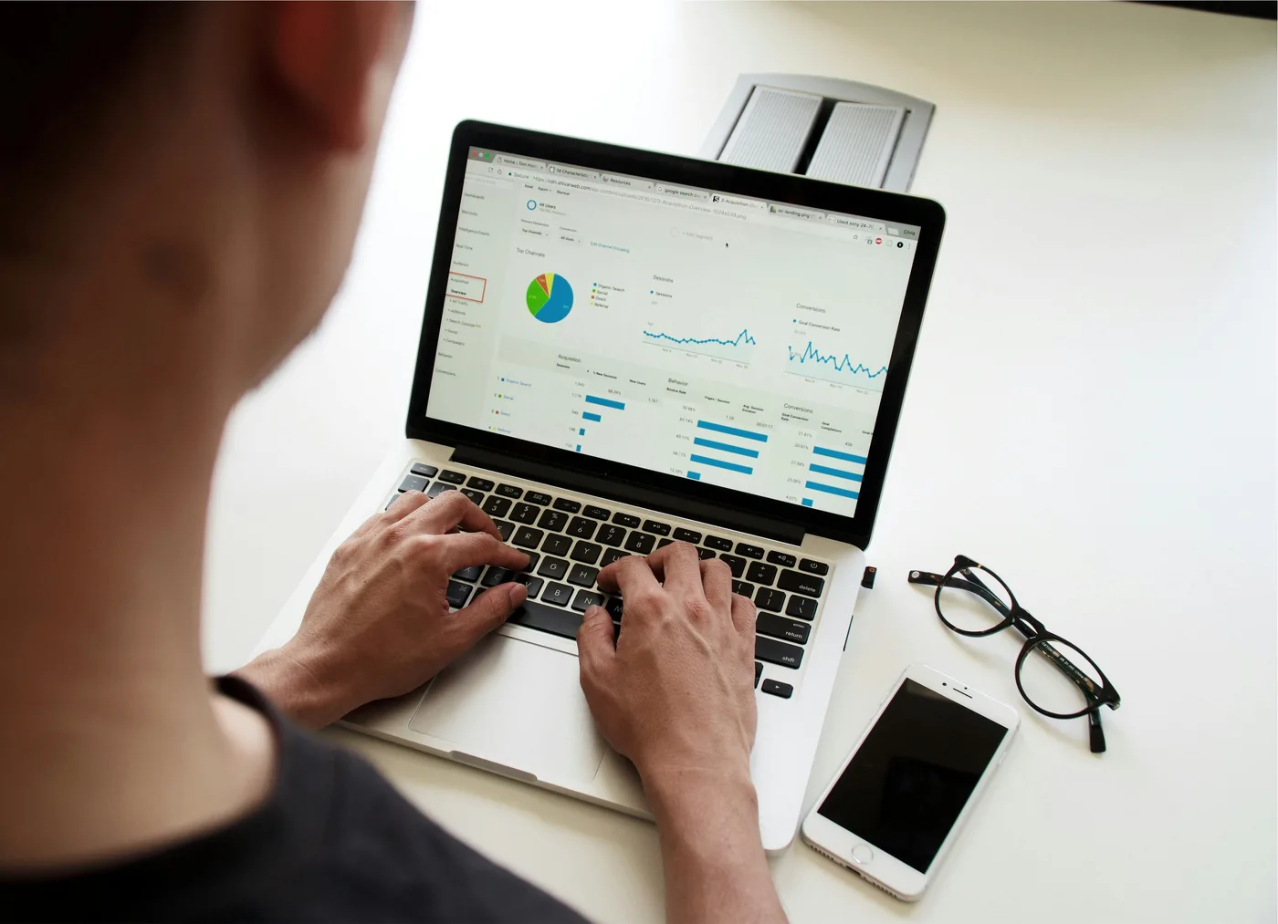 Google Ads audience targeting and bidding strategy settings showing demographic and location options