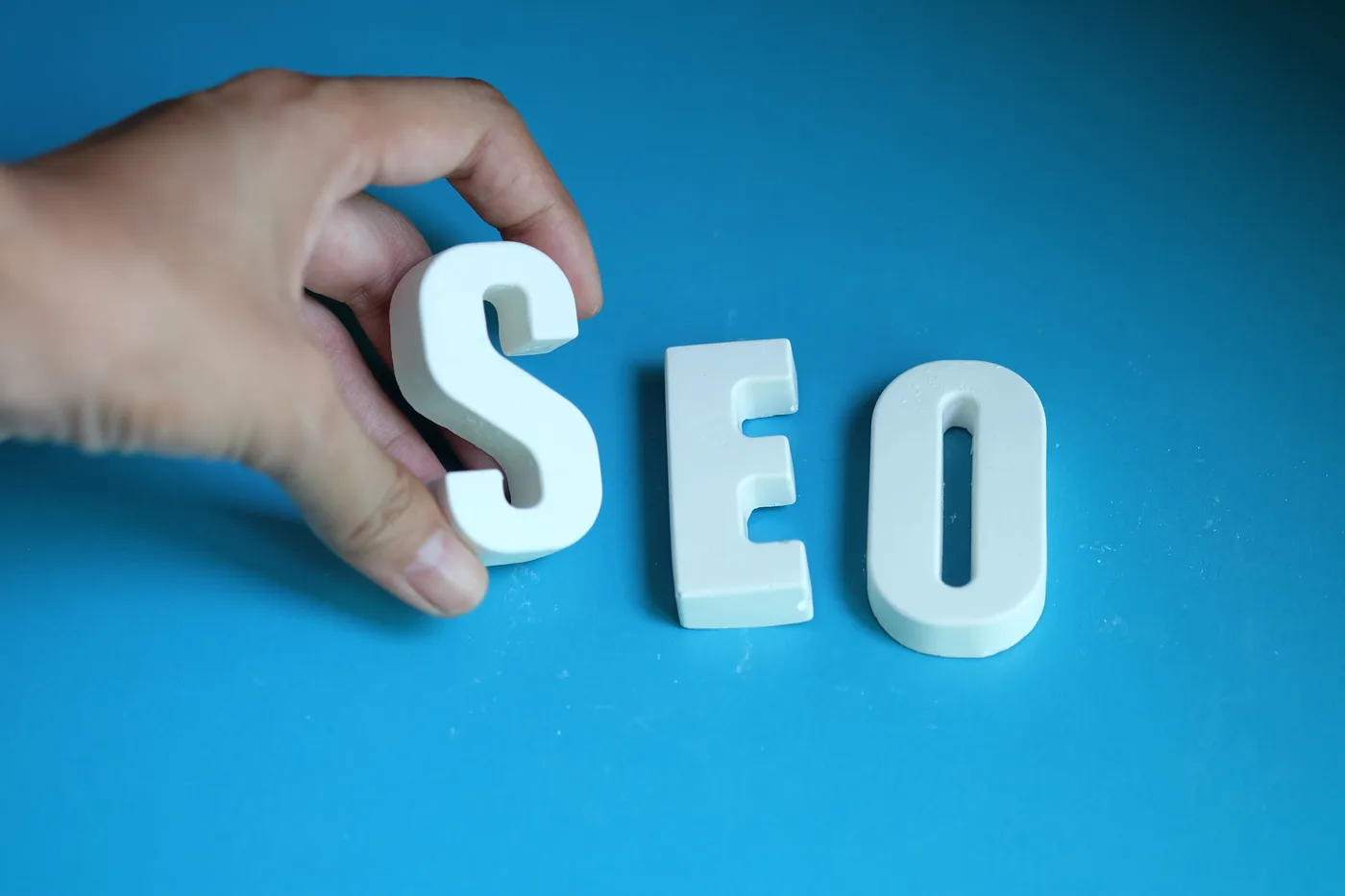 SEO performance monitoring dashboard showing keyword rankings and organic traffic