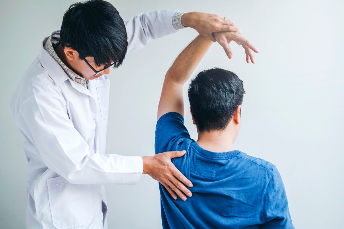 physical-doctor-consulting-with-patient-about-shoulder-muscule-pain-problems.jpg
